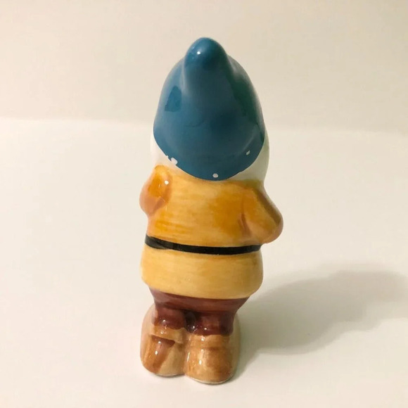 Vintage Bashful Figurine Snow White Dwarfs Disney  Japan 2.5 Inch Tall Figure - Picture 4 of 15